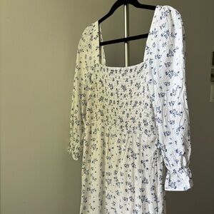 NWOT House of Harlow Linen Floral Smocked Dress with puff sleeves | size M